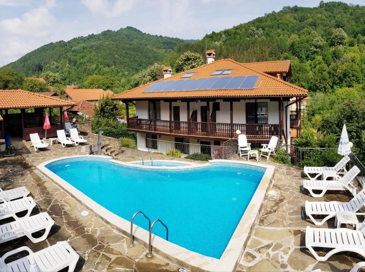 Family Hotel Chiflik Hills Eksteriør billede